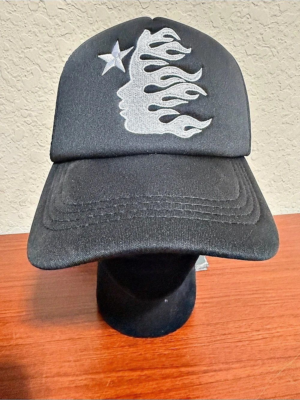 NWT Hellstar Von Dutch Black Trucker Hat